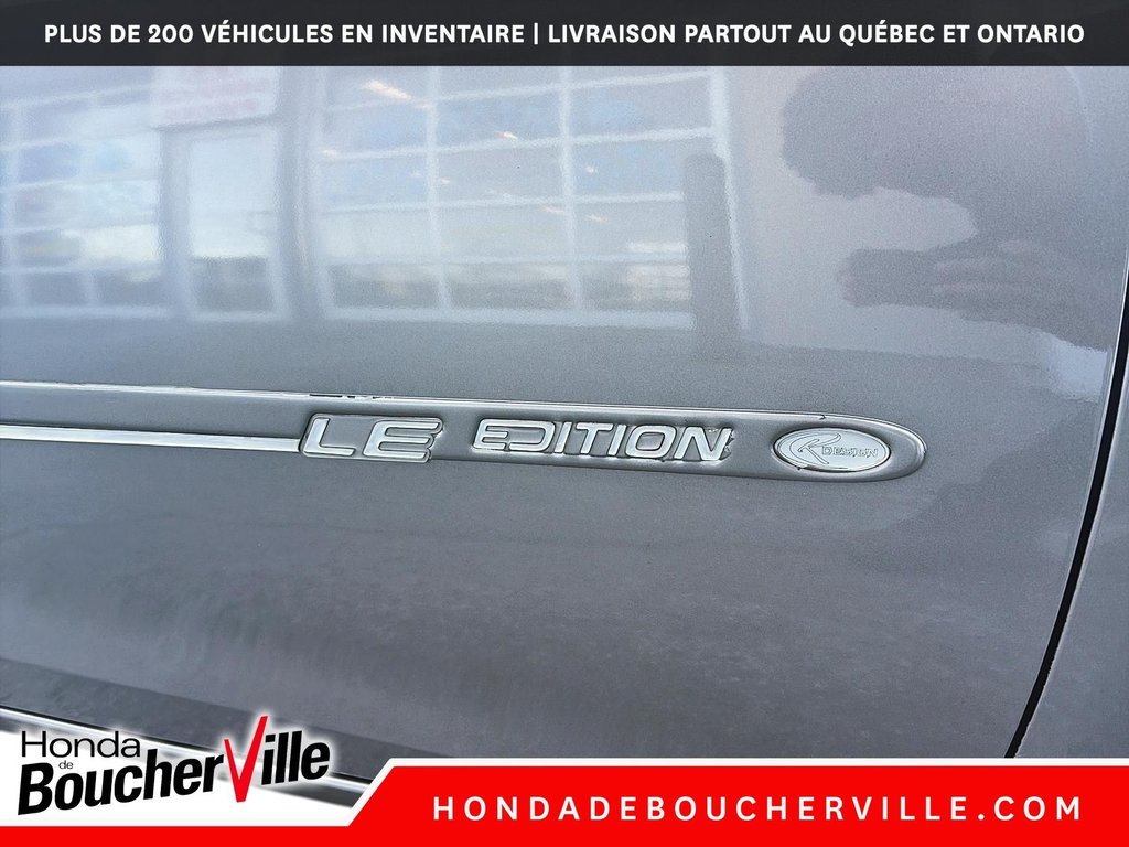 2015 Toyota Corolla LE in Terrebonne, Quebec - 19 - w1024h768px