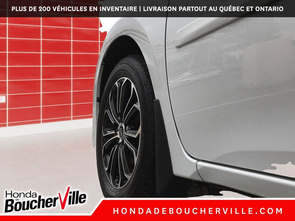 2017 Toyota Corolla LE in Terrebonne, Quebec - 25 - w1024h768px