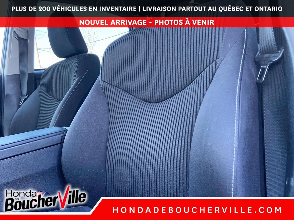 2016 Toyota Prius v in Terrebonne, Quebec - 25 - w1024h768px