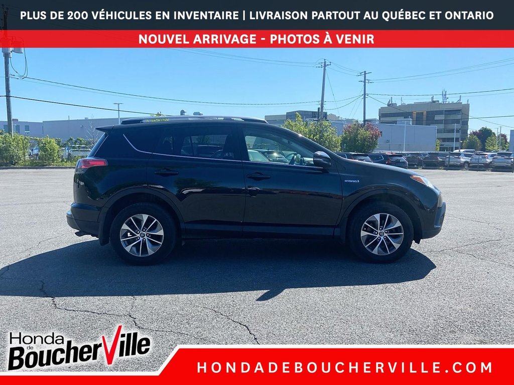 2017 Toyota RAV4 Hybrid XLE in Terrebonne, Quebec - 7 - w1024h768px