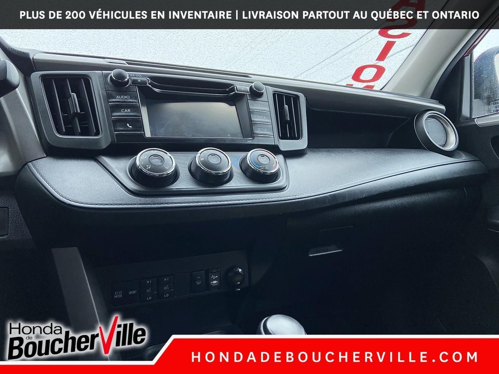 2017 Toyota RAV4 LE in Terrebonne, Quebec - 15 - w1024h768px