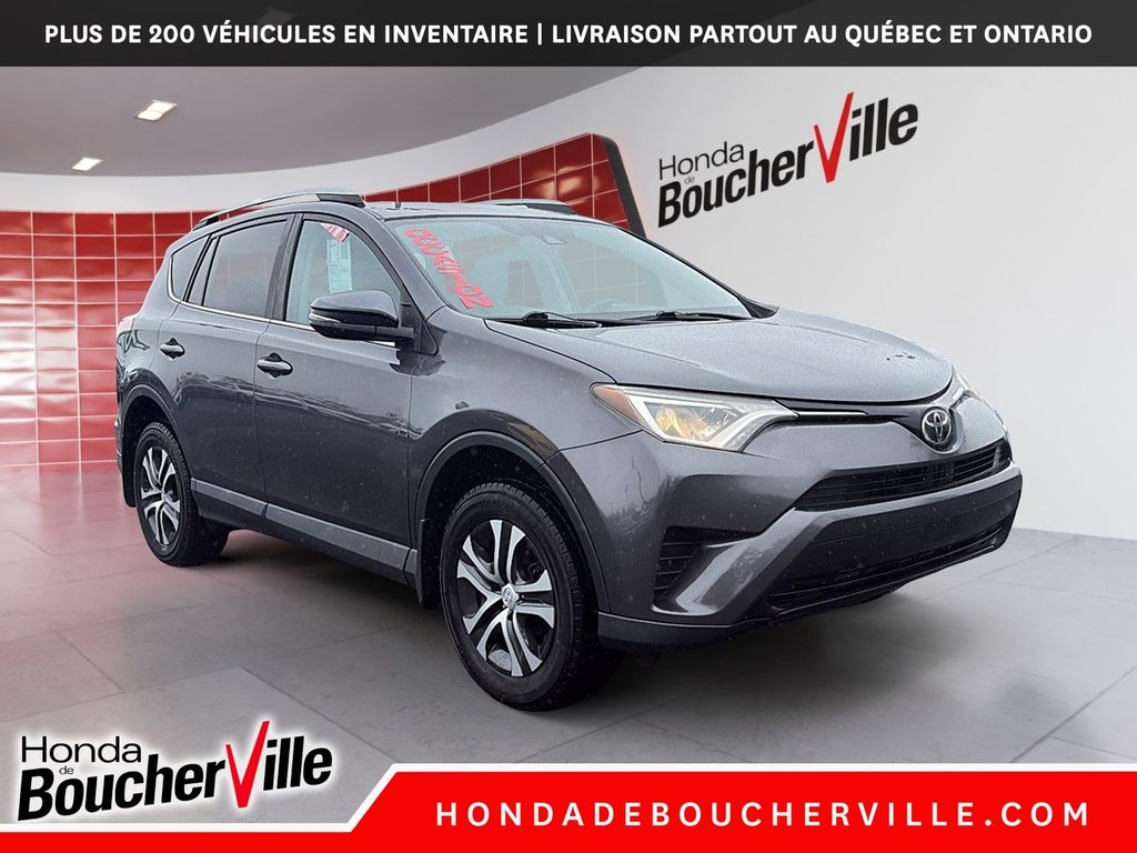 2017 Toyota RAV4 LE in Terrebonne, Quebec - 11 - w1024h768px