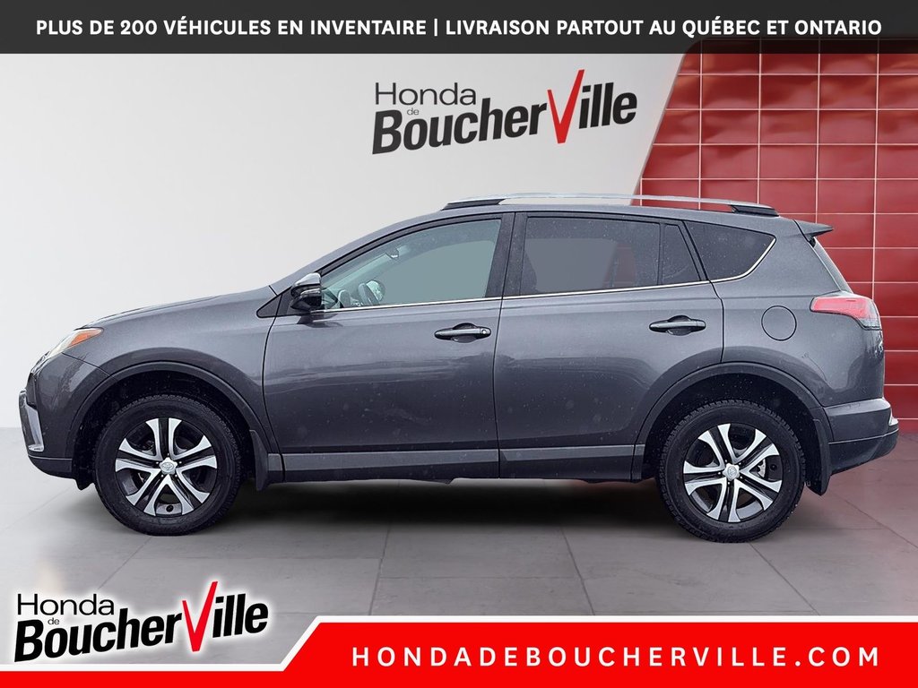2017 Toyota RAV4 LE in Terrebonne, Quebec - 3 - w1024h768px