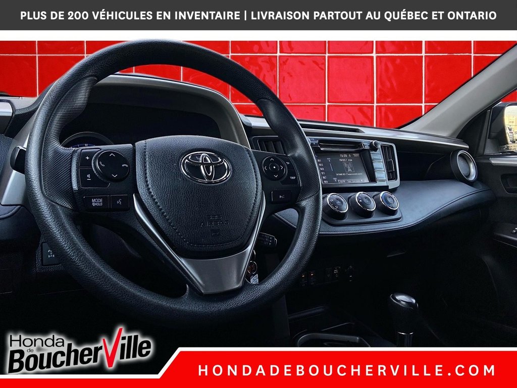 2018 Toyota RAV4 LE in Terrebonne, Quebec - 19 - w1024h768px