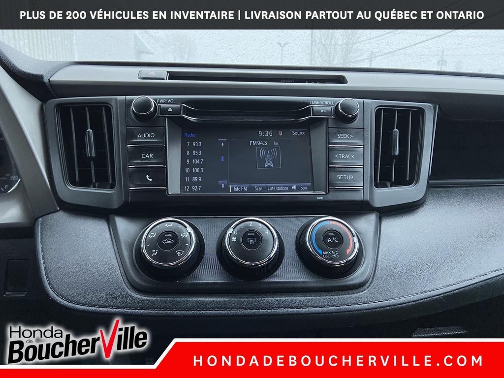 2018 Toyota RAV4 LE in Terrebonne, Quebec - 12 - w1024h768px