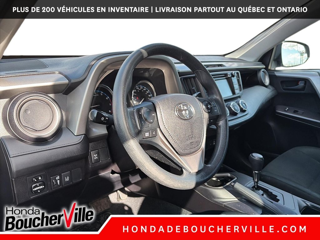 2018 Toyota RAV4 LE in Terrebonne, Quebec - 25 - w1024h768px
