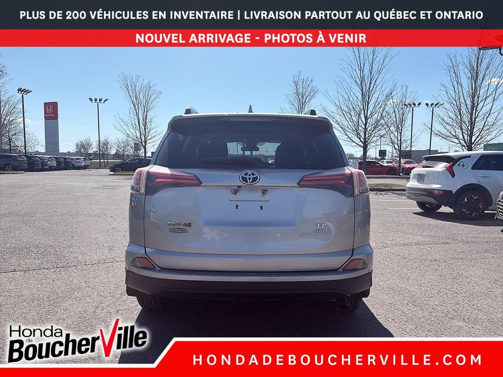 2018 Toyota RAV4 LE in Terrebonne, Quebec - 7 - w1024h768px