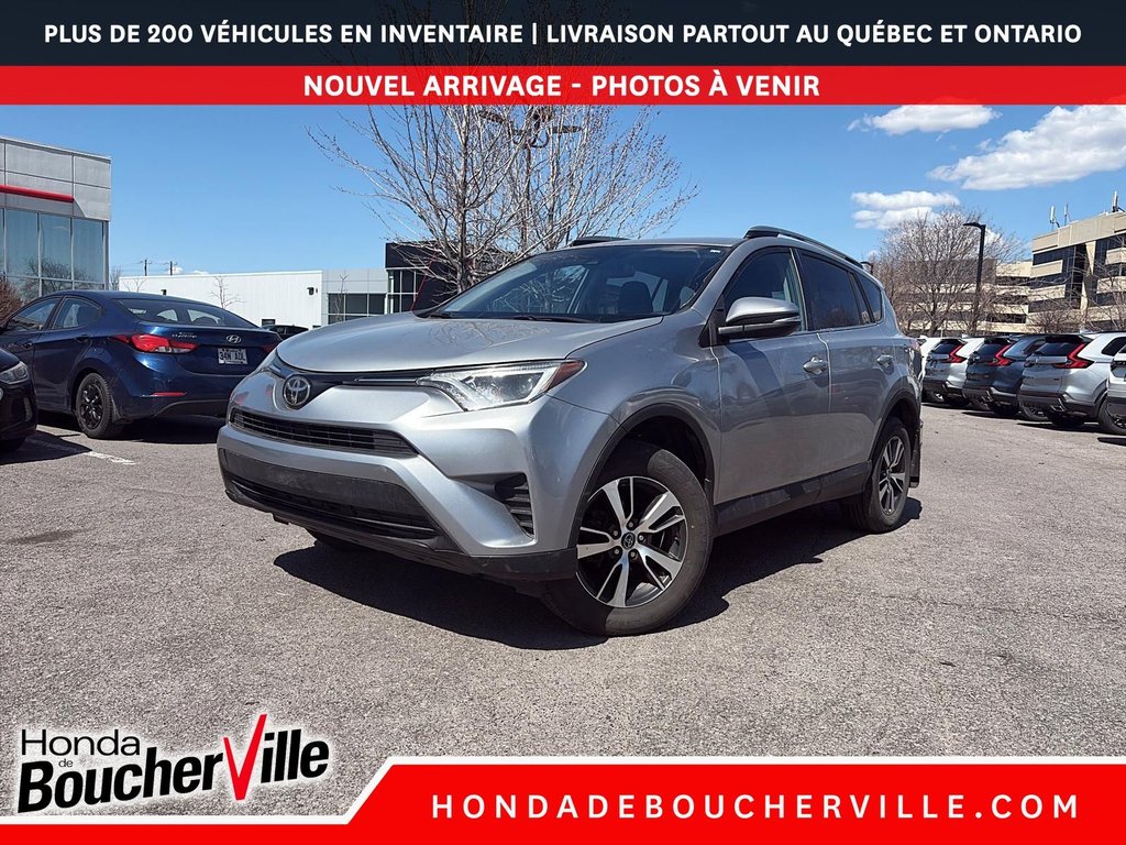 2018 Toyota RAV4 LE in Terrebonne, Quebec - 1 - w1024h768px