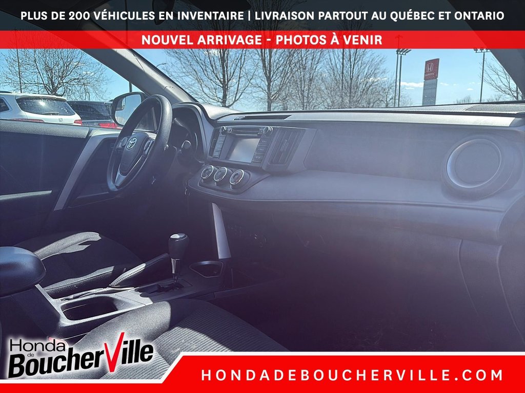 2018 Toyota RAV4 LE in Terrebonne, Quebec - 21 - w1024h768px