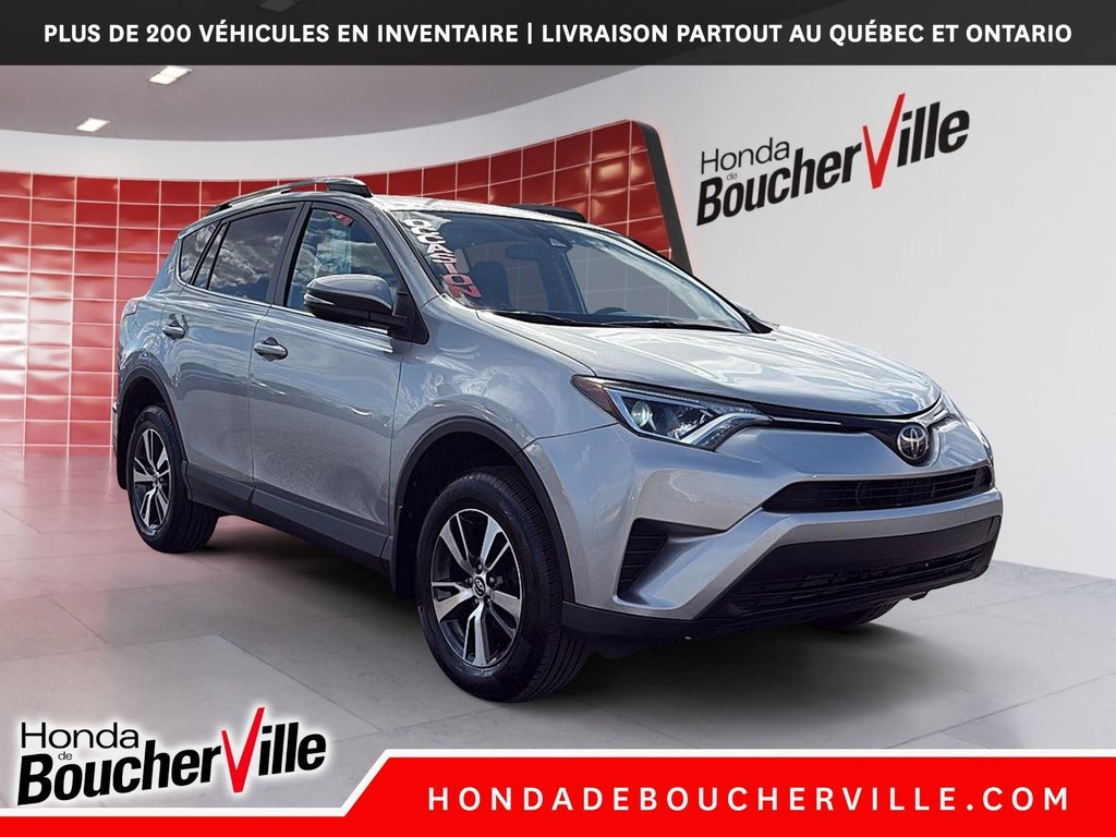 2018 Toyota RAV4 LE in Terrebonne, Quebec - 11 - w1024h768px