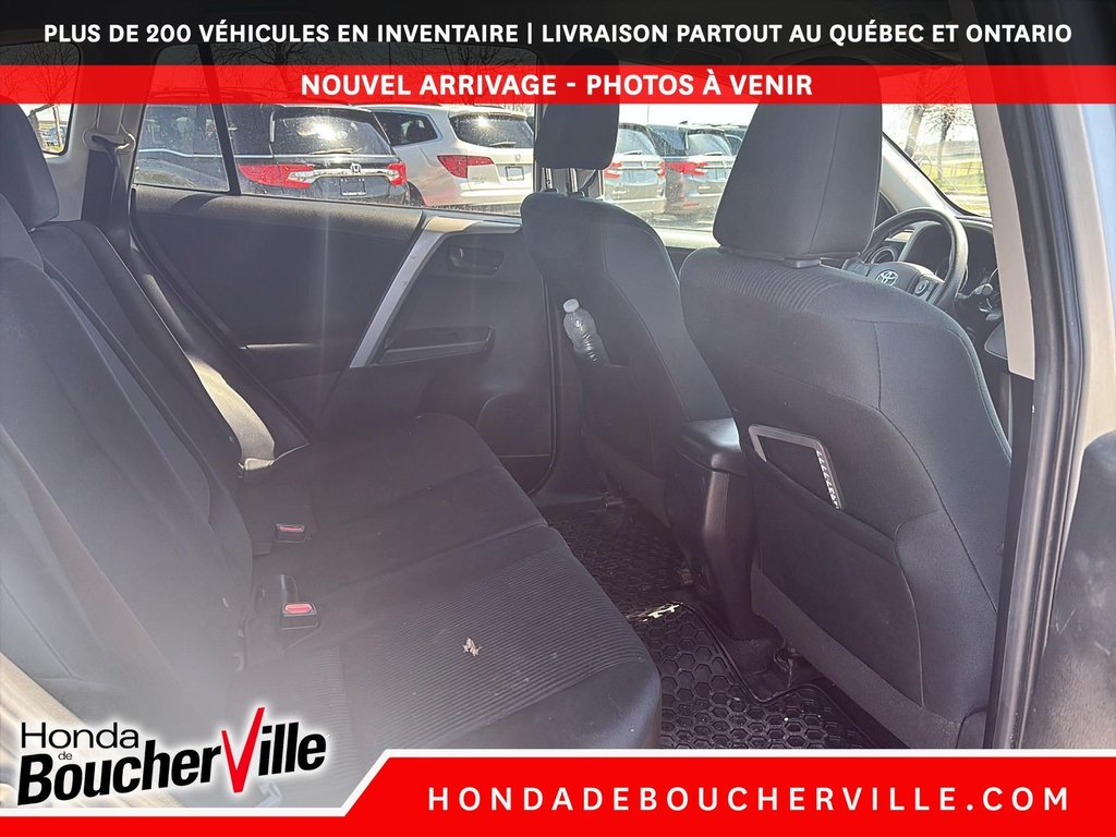 2018 Toyota RAV4 LE in Terrebonne, Quebec - 17 - w1024h768px