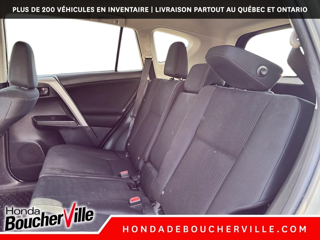 2018 Toyota RAV4 LE in Terrebonne, Quebec - 17 - w1024h768px
