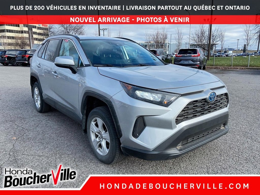 2019 Toyota RAV4 Hybrid LE in Terrebonne, Quebec - 7 - w1024h768px