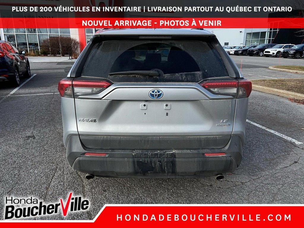 2019 Toyota RAV4 Hybrid LE in Terrebonne, Quebec - 13 - w1024h768px