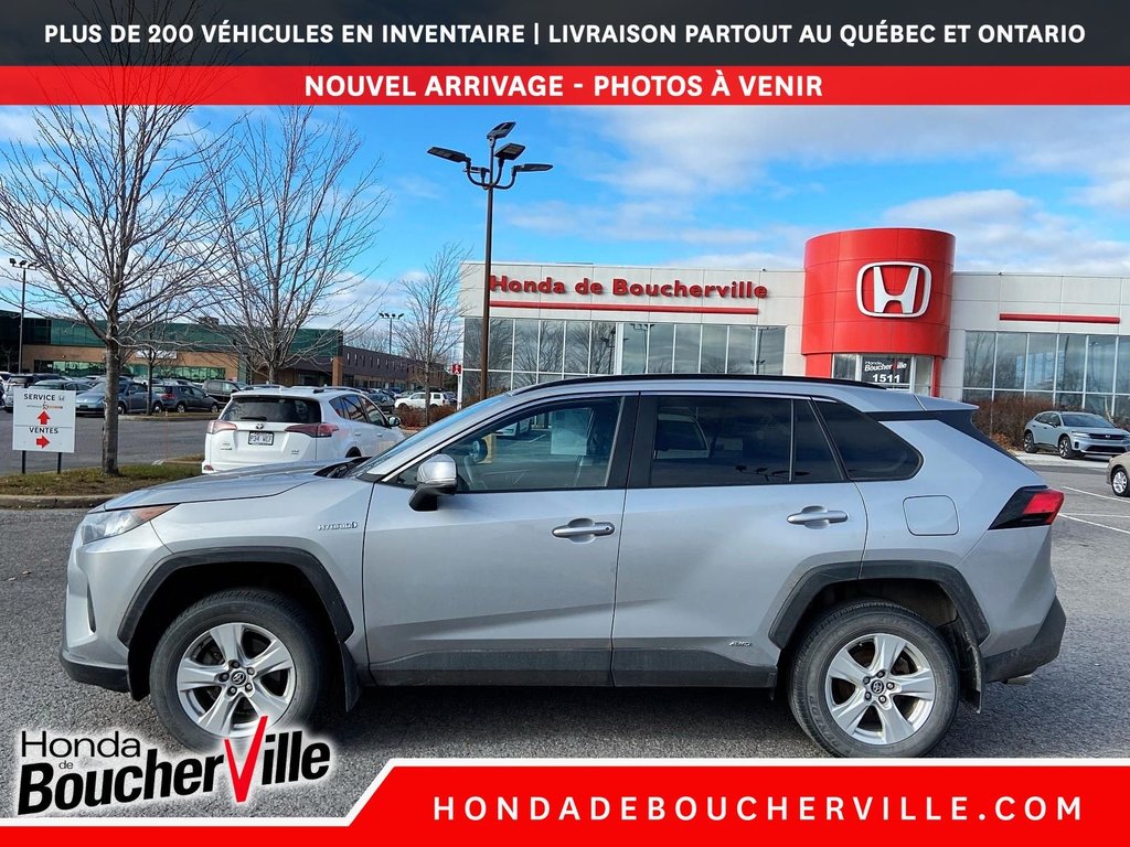 2019 Toyota RAV4 Hybrid LE in Terrebonne, Quebec - 11 - w1024h768px