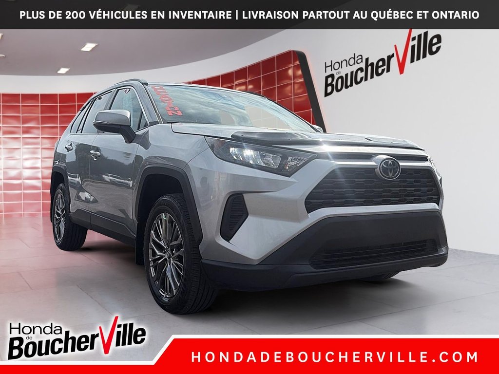 2020 Toyota RAV4 LE in Terrebonne, Quebec - 11 - w1024h768px