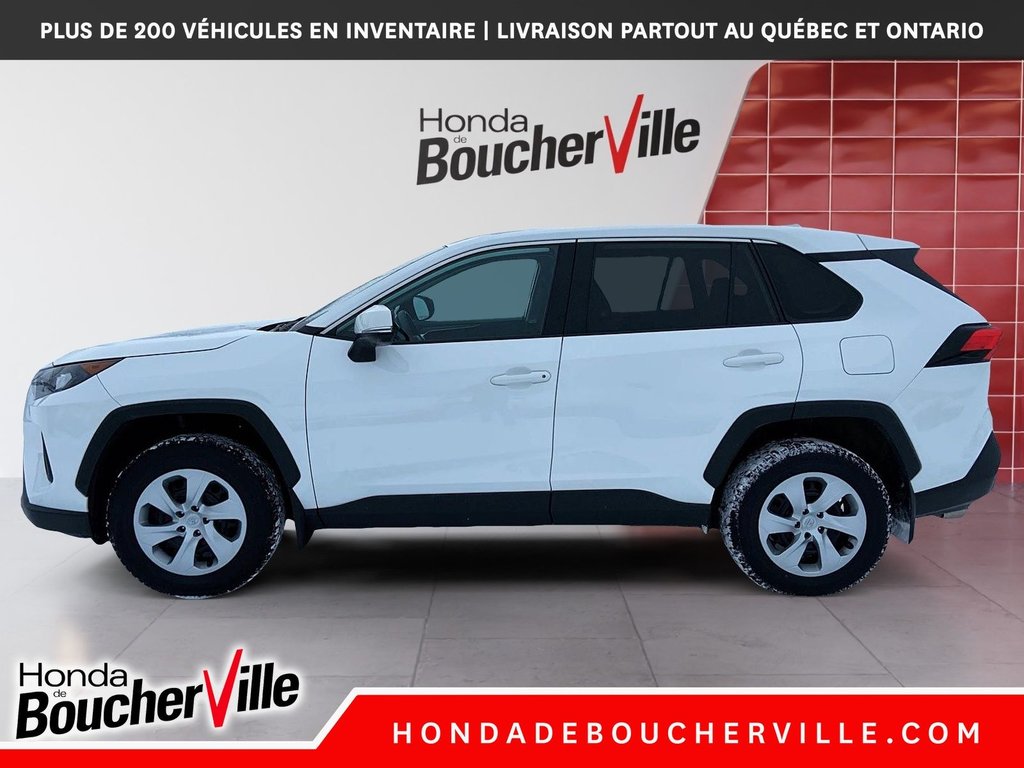 2022 Toyota RAV4 LE in Terrebonne, Quebec - 15 - w1024h768px