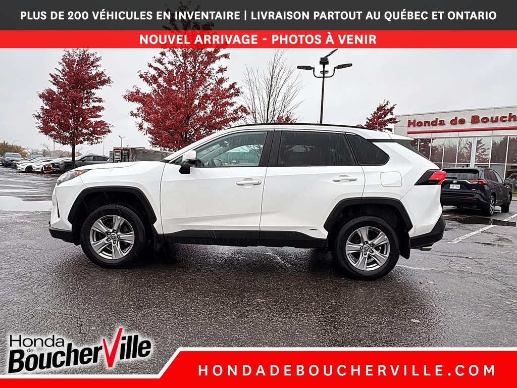 Toyota RAV4 Hybrid LE 2022 à Terrebonne, Québec - 3 - w1024h768px