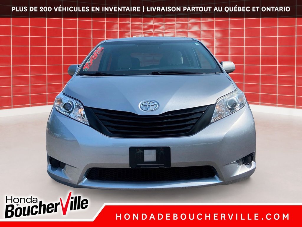 2017 Toyota Sienna in Terrebonne, Quebec - 3 - w1024h768px