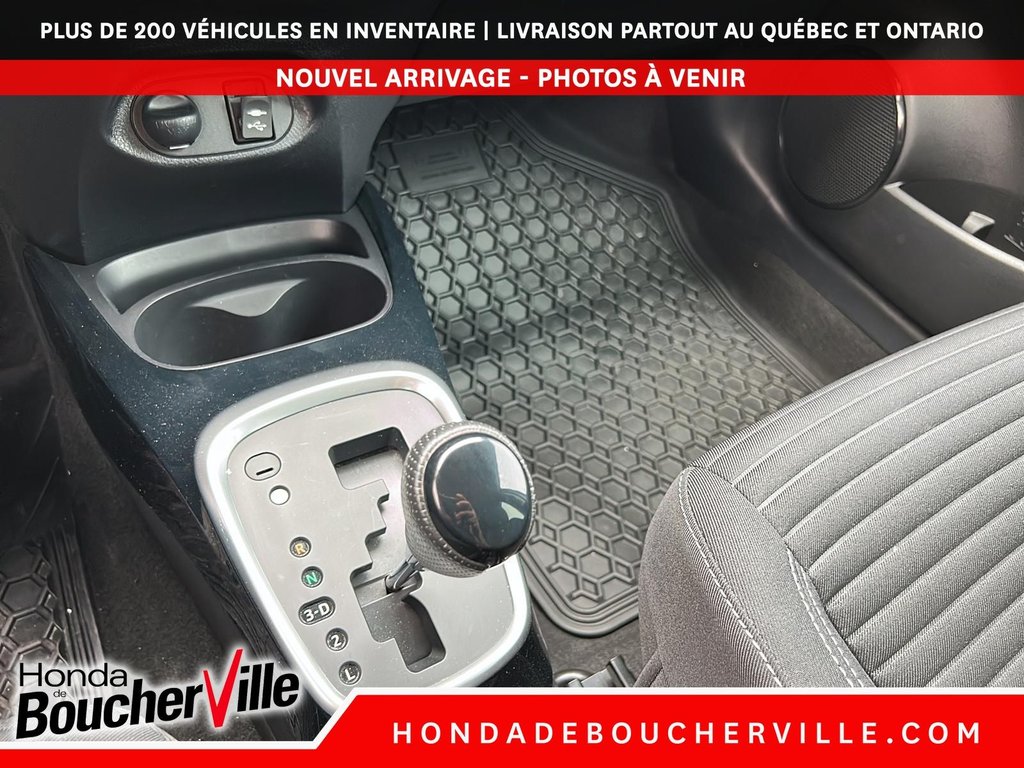2016 Toyota Yaris SE in Terrebonne, Quebec - 25 - w1024h768px