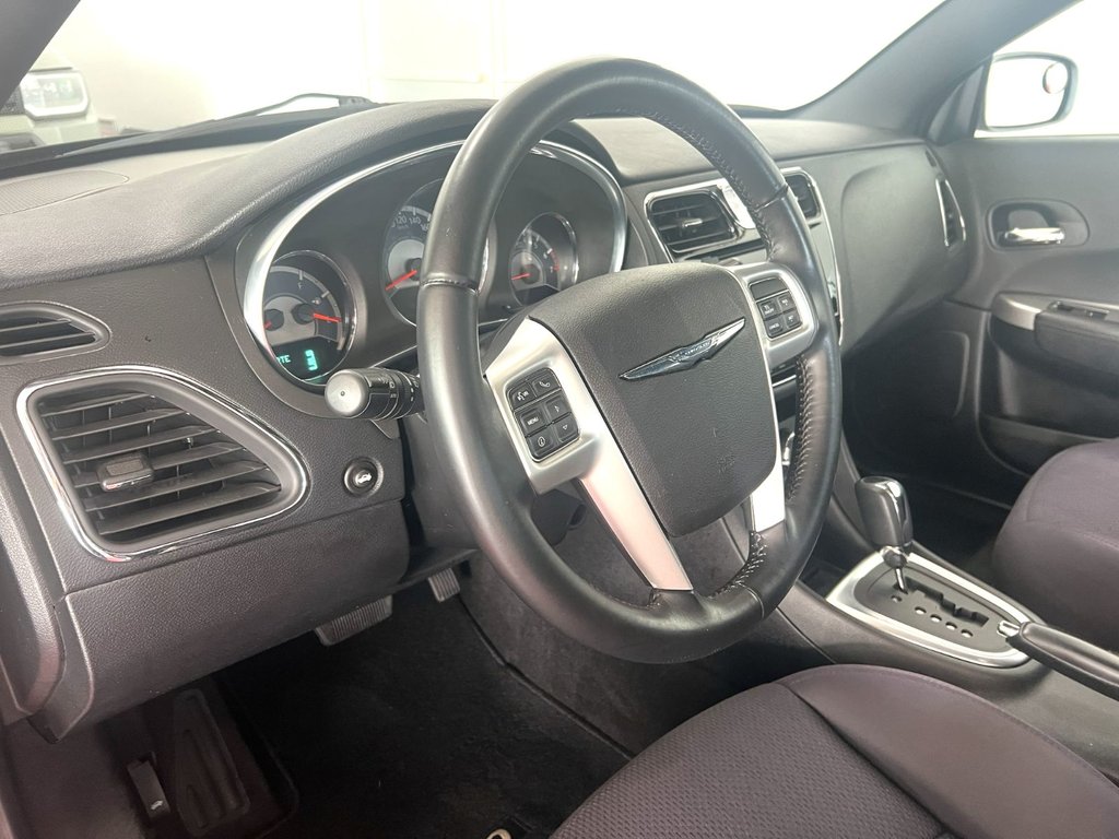 Chrysler 200 TOURING  2012 à Montmagny, Québec - 13 - w1024h768px