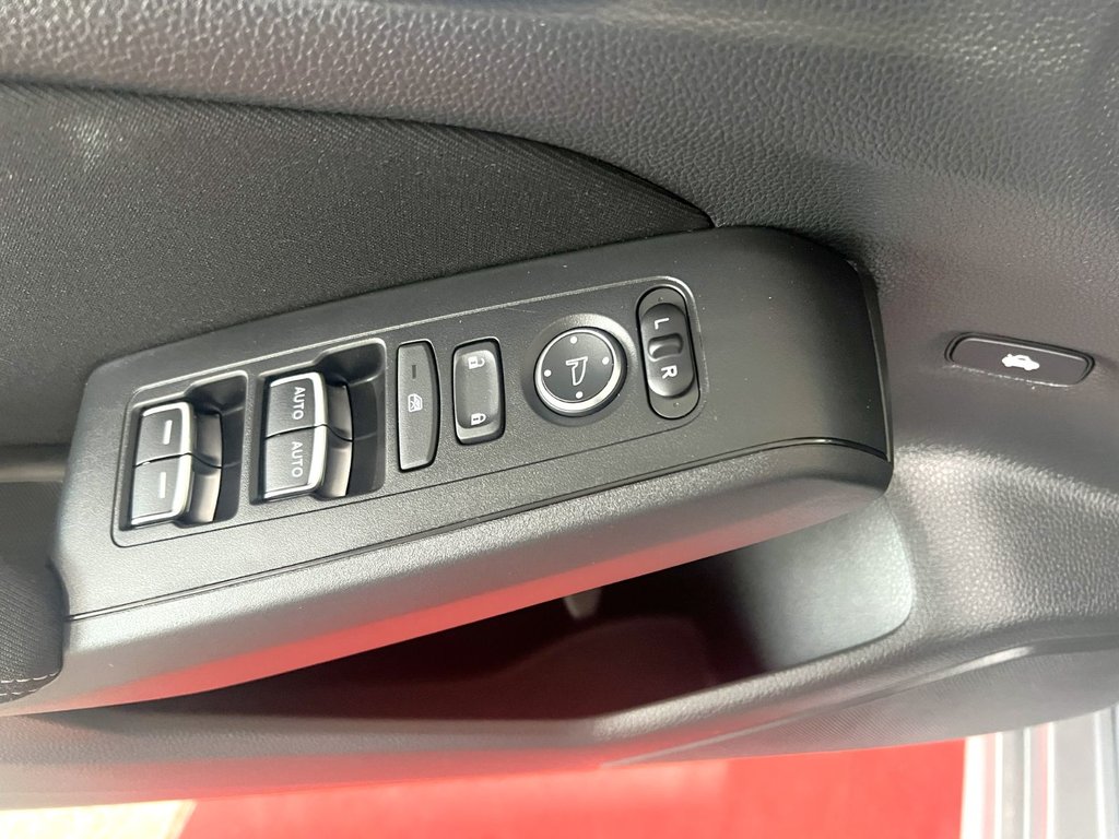 2023 Honda CIVIC LX in Montmagny, Quebec - 8 - w1024h768px