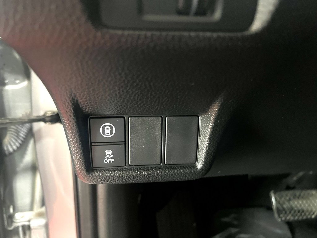 2023 Honda CIVIC LX in Montmagny, Quebec - 9 - w1024h768px