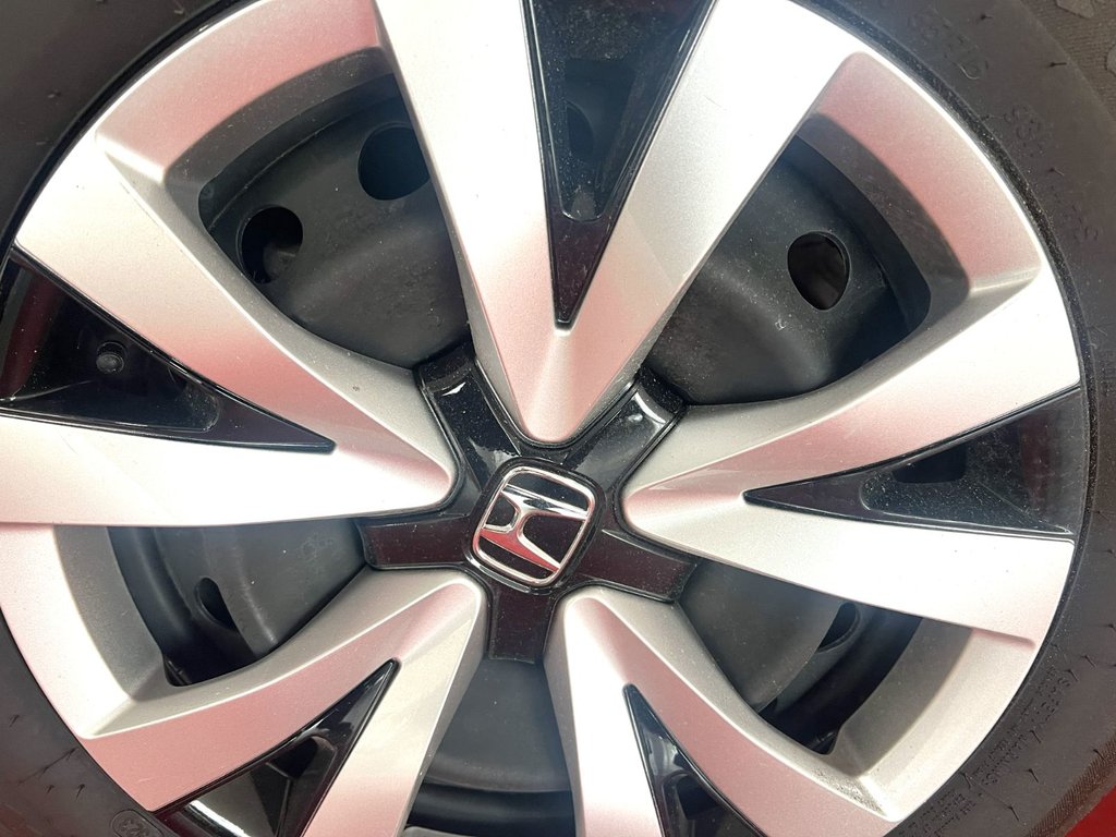 2023 Honda CIVIC LX in Montmagny, Quebec - 2 - w1024h768px