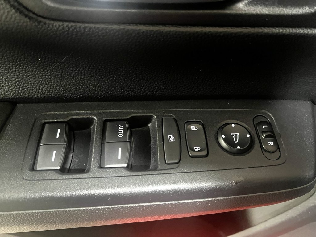2023 Honda CR-V LX in Montmagny, Quebec - 8 - w1024h768px