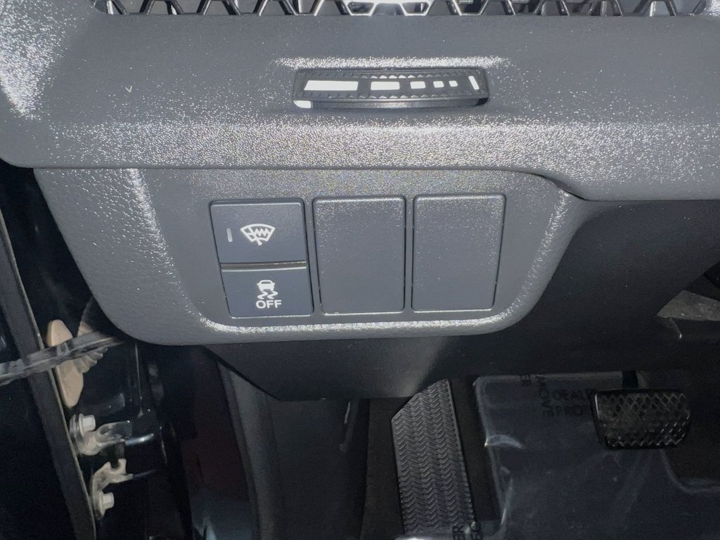 2023 Honda CR-V LX in Montmagny, Quebec - 9 - w1024h768px