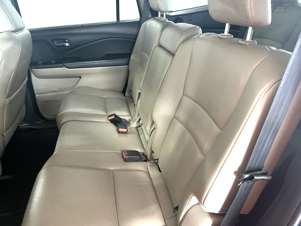 2017 Honda PILOT EXL DVD 8 PASSAGERS in Montmagny, Quebec - 21 - w1024h768px