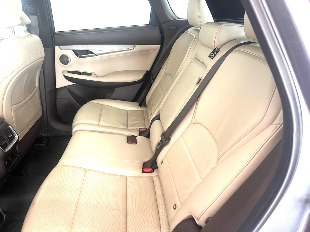 Infiniti QX50 ESSENTIAL/PURE  2019 à Montmagny, Québec - 19 - w1024h768px