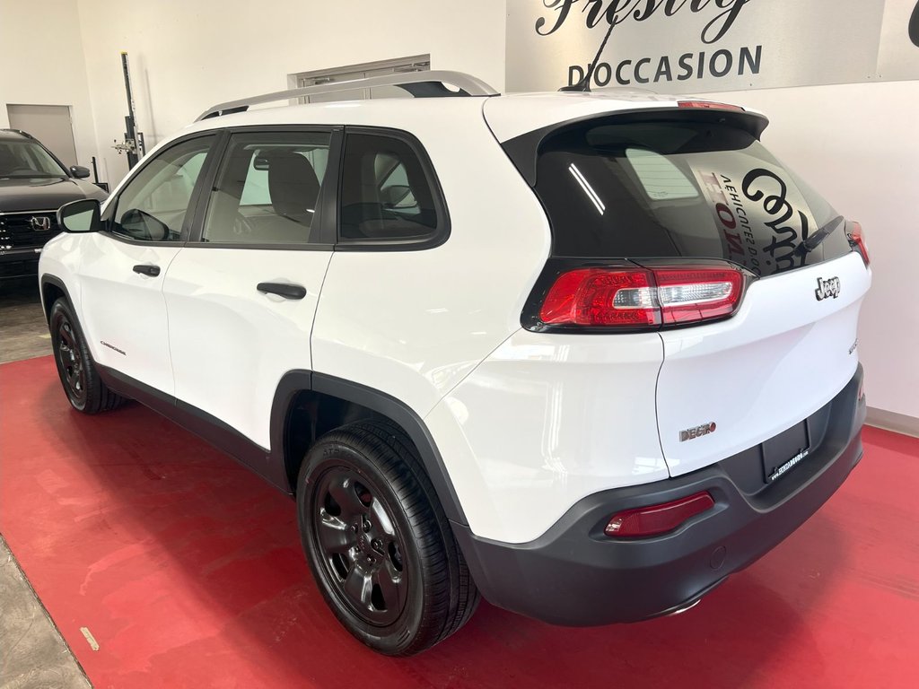Jeep CHEROKEE  2015 à Montmagny, Québec - 3 - w1024h768px