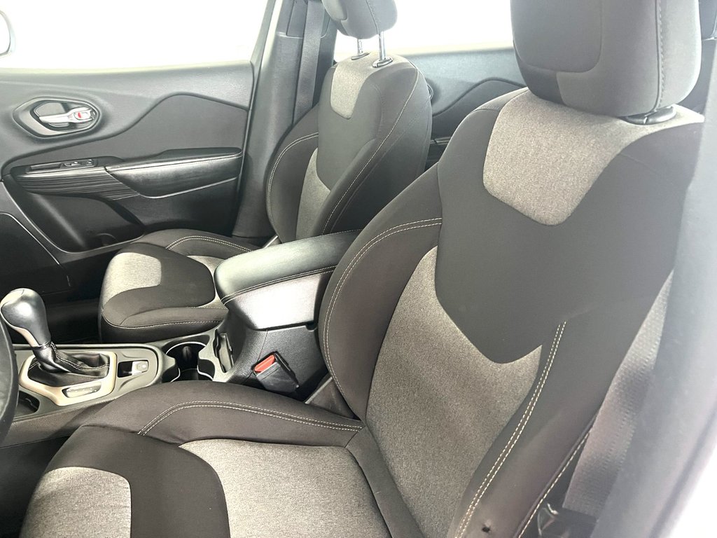 Jeep CHEROKEE  2015 à Montmagny, Québec - 16 - w1024h768px