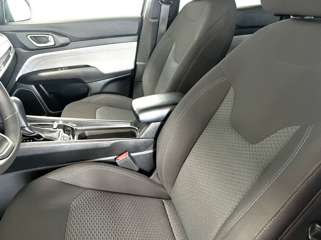 2023 Jeep COMPASS SPORT in Montmagny, Quebec - 15 - w1024h768px