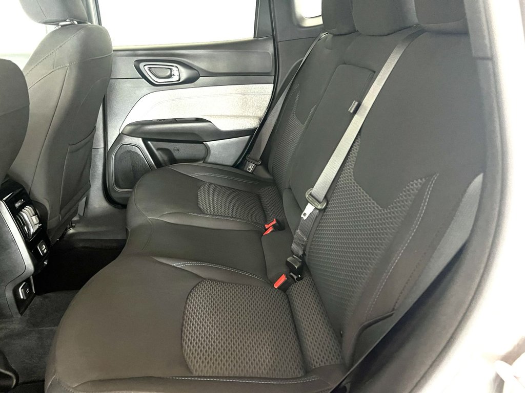 2023 Jeep COMPASS SPORT in Montmagny, Quebec - 16 - w1024h768px