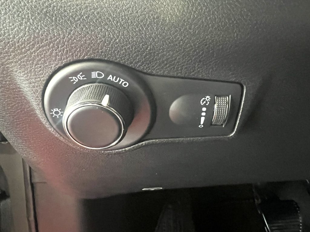 2023 Jeep COMPASS SPORT in Montmagny, Quebec - 8 - w1024h768px