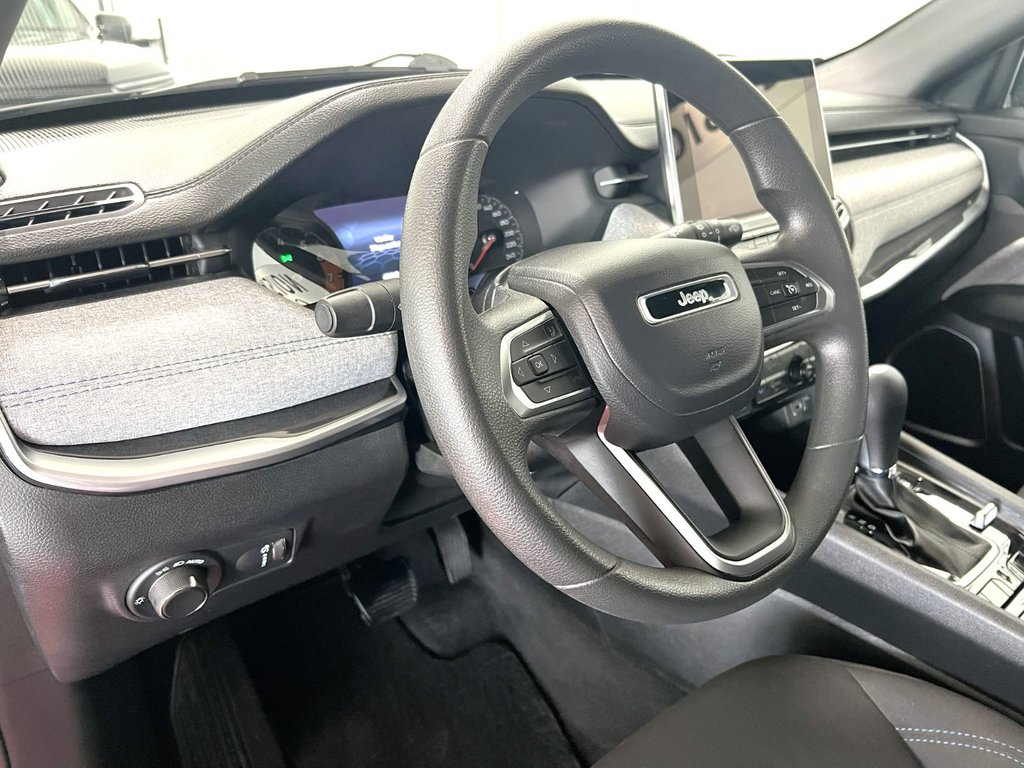 2023 Jeep COMPASS SPORT in Montmagny, Quebec - 14 - w1024h768px
