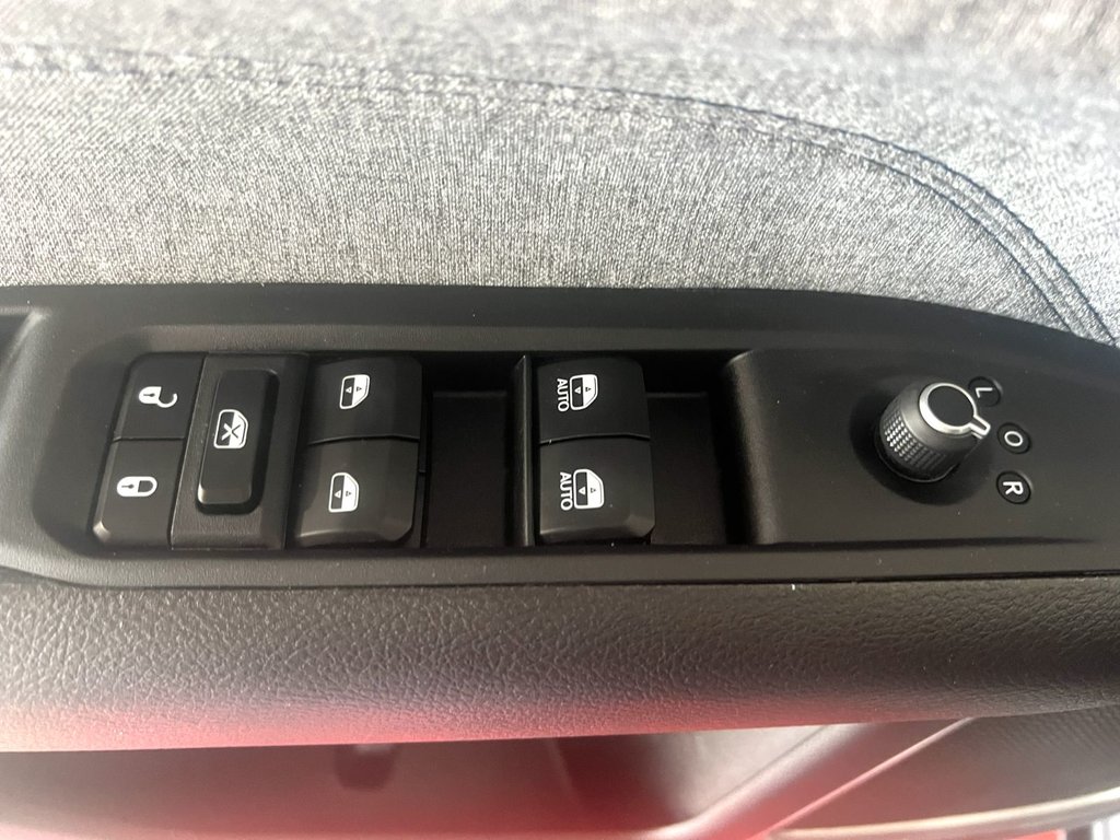 2023 Jeep COMPASS SPORT in Montmagny, Quebec - 7 - w1024h768px