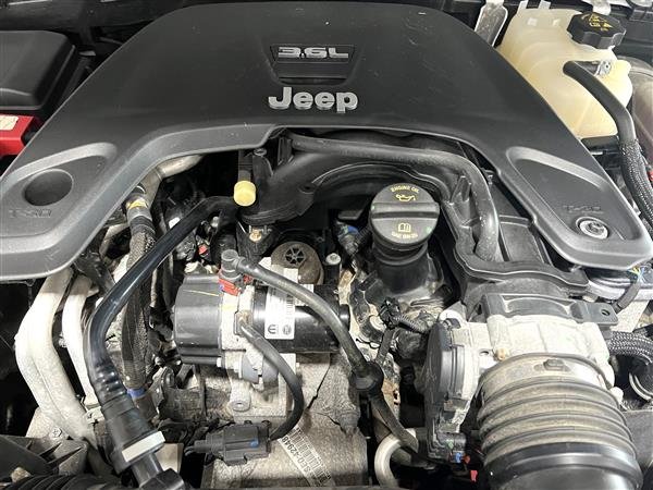 Jeep UNLIMITED SAHARA  2021 à Montmagny, Québec - 18 - w1024h768px