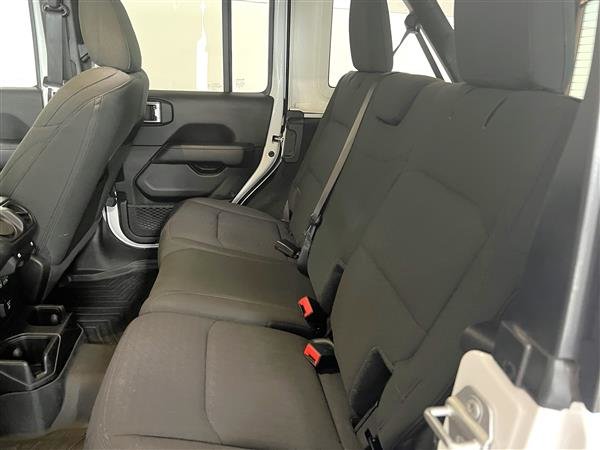 Jeep UNLIMITED SAHARA  2021 à Montmagny, Québec - 17 - w1024h768px