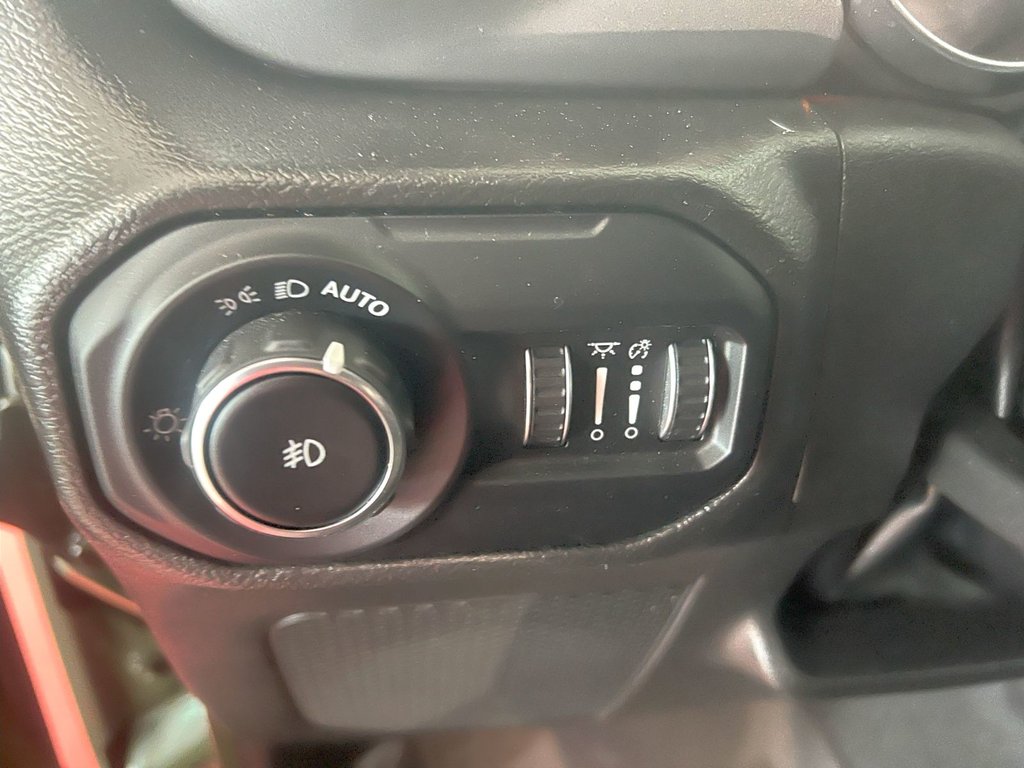 2022 Jeep WRANGLER SPORT WILLYS in Montmagny, Quebec - 9 - w1024h768px