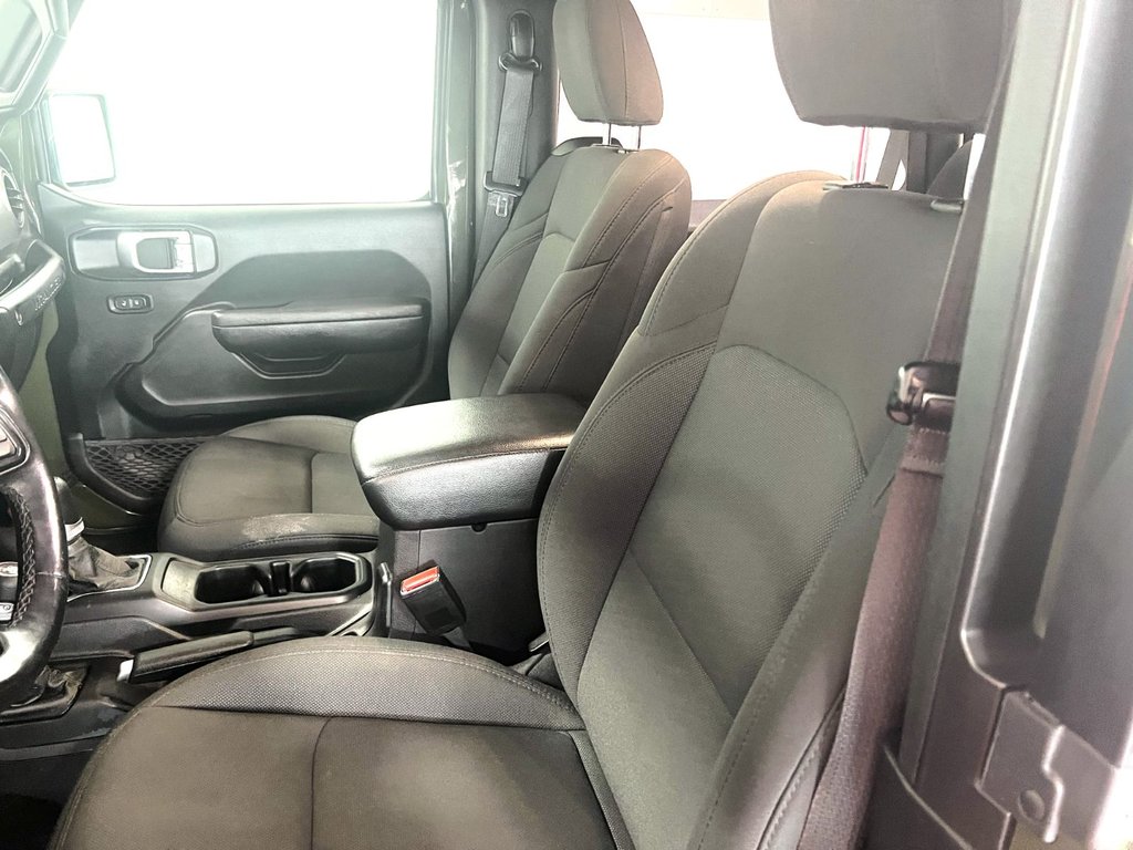 2022 Jeep WRANGLER SPORT WILLYS in Montmagny, Quebec - 14 - w1024h768px