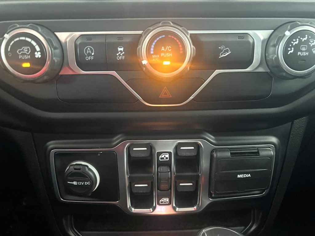 2020 Jeep WRANGLER UNLIMITED SPORT in Montmagny, Quebec - 13 - w1024h768px