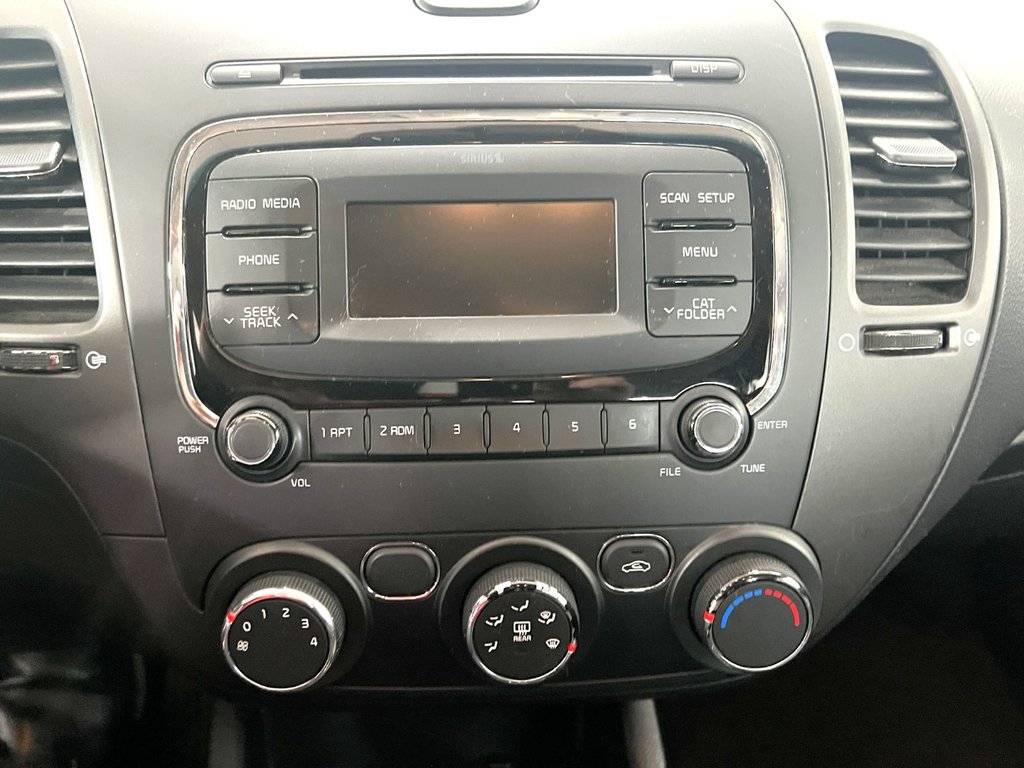 Kia FORTE LX  2017 à Montmagny, Québec - 10 - w1024h768px