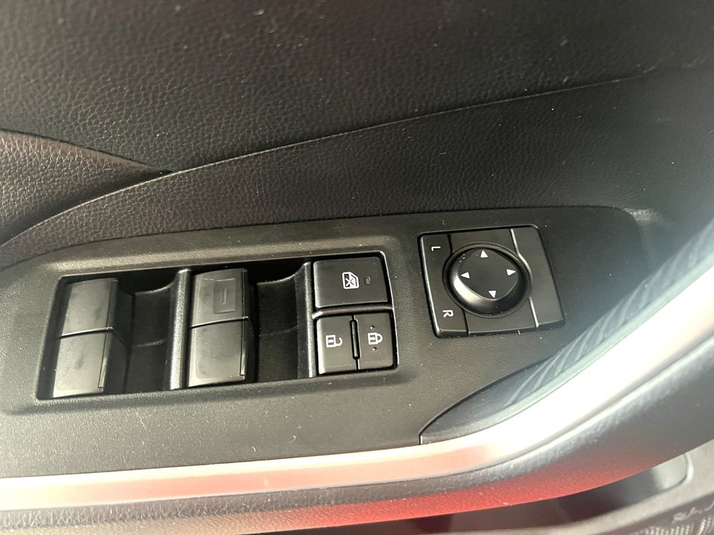 2019 Toyota RAV4 LE in Montmagny, Quebec - 8 - w1024h768px