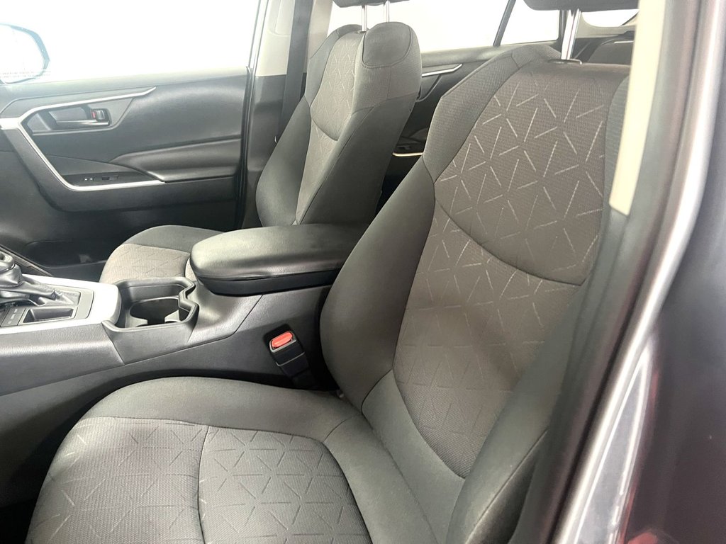 2019 Toyota RAV4 LE in Montmagny, Quebec - 14 - w1024h768px