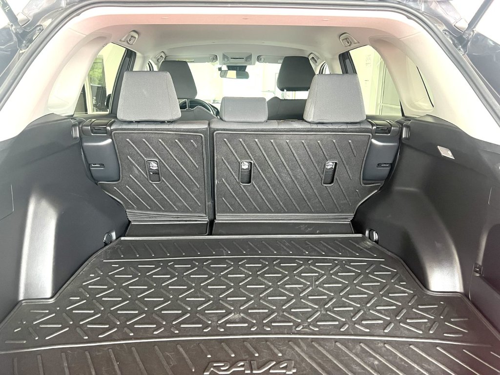 2019 Toyota RAV4 LE in Montmagny, Quebec - 5 - w1024h768px