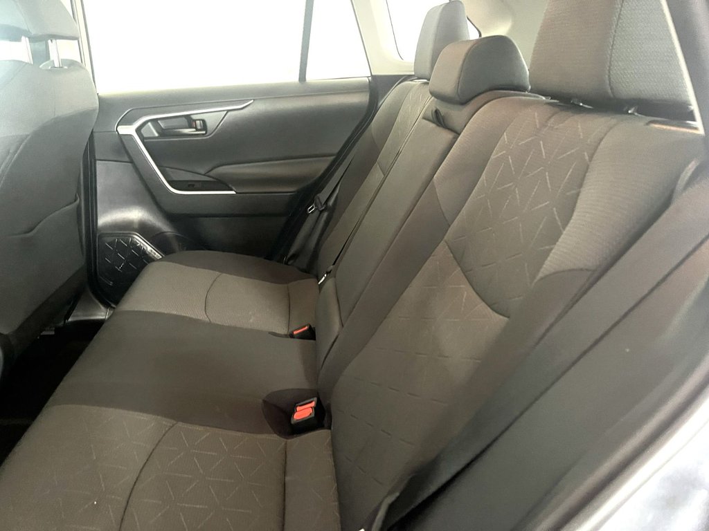2019 Toyota RAV4 LE in Montmagny, Quebec - 15 - w1024h768px