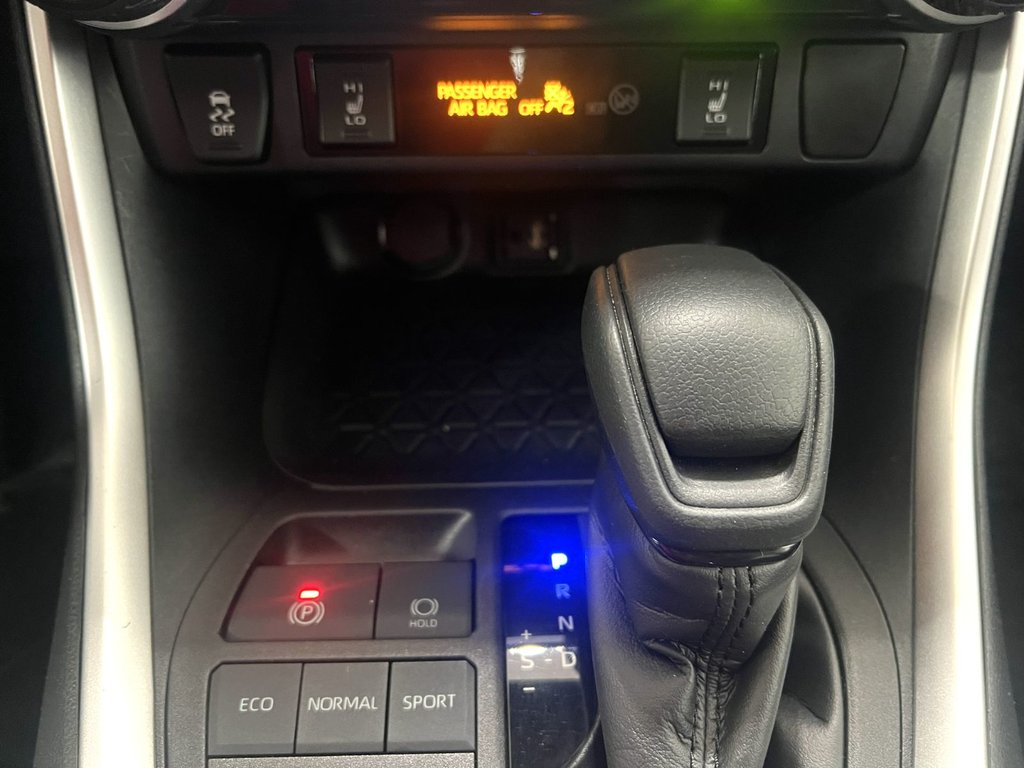 2019 Toyota RAV4 LE in Montmagny, Quebec - 12 - w1024h768px